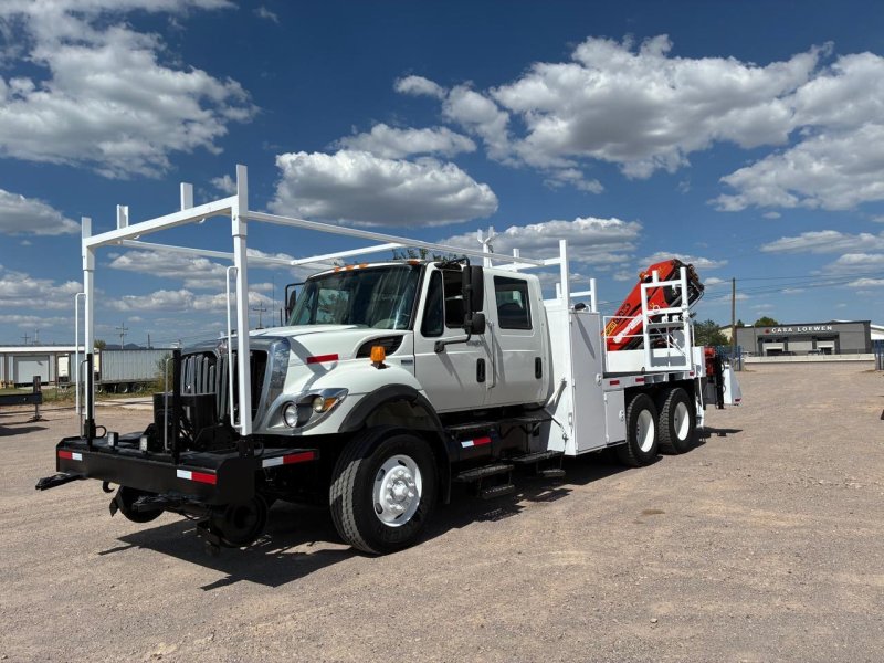 Camion grua con ruedas para ferrocarril tipo hiab